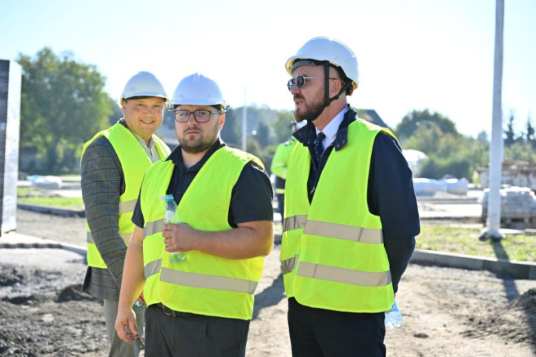 Radni i władze gminy na wizji lokalnej. Sprawdzili postęp kluczowych inwestycji