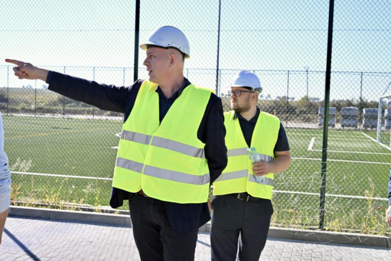 Radni i władze gminy na wizji lokalnej. Sprawdzili postęp kluczowych inwestycji
