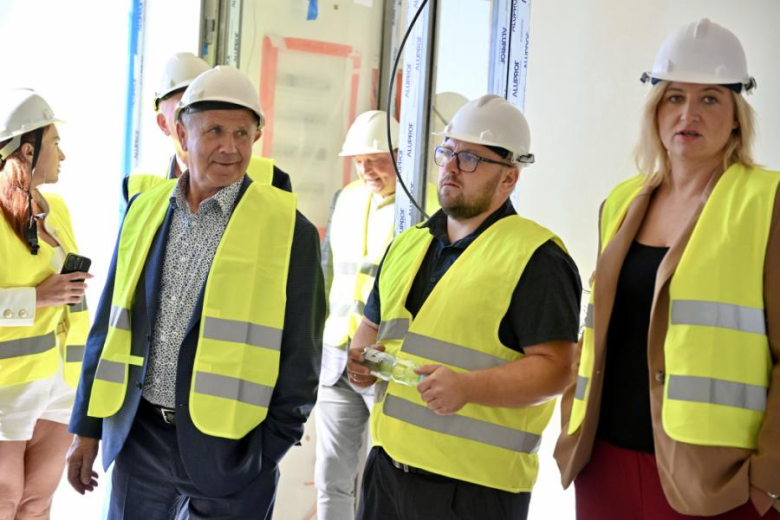 Radni i władze gminy na wizji lokalnej. Sprawdzili postęp kluczowych inwestycji