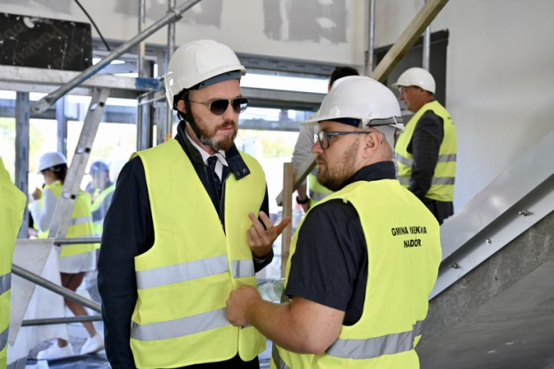 Radni i władze gminy na wizji lokalnej. Sprawdzili postęp kluczowych inwestycji