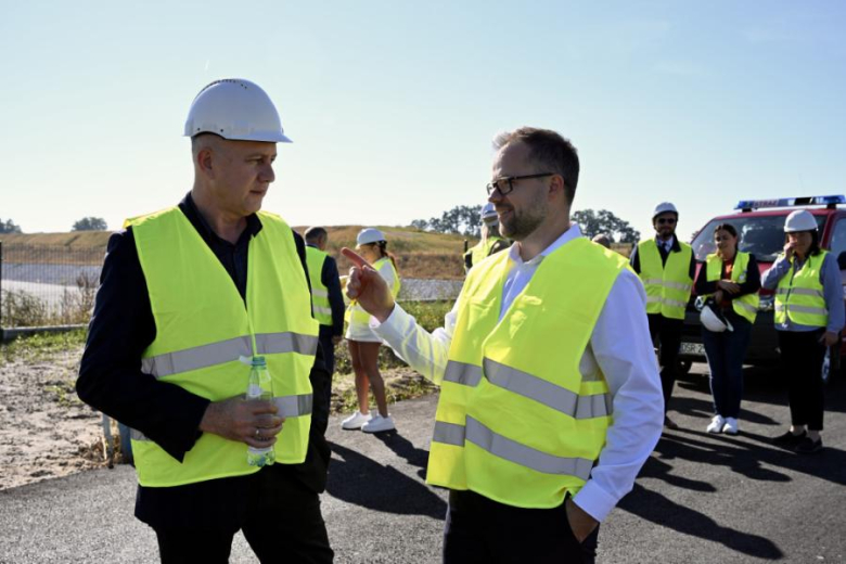 Radni i władze gminy na wizji lokalnej. Sprawdzili postęp kluczowych inwestycji