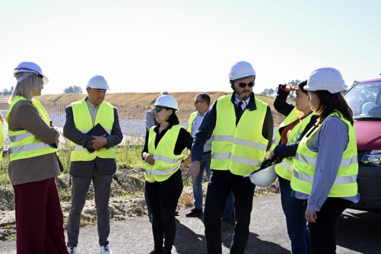 Radni i władze gminy na wizji lokalnej. Sprawdzili postęp kluczowych inwestycji