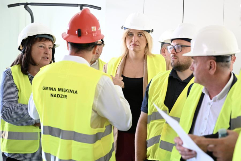 Radni i władze gminy na wizji lokalnej. Sprawdzili postęp kluczowych inwestycji
