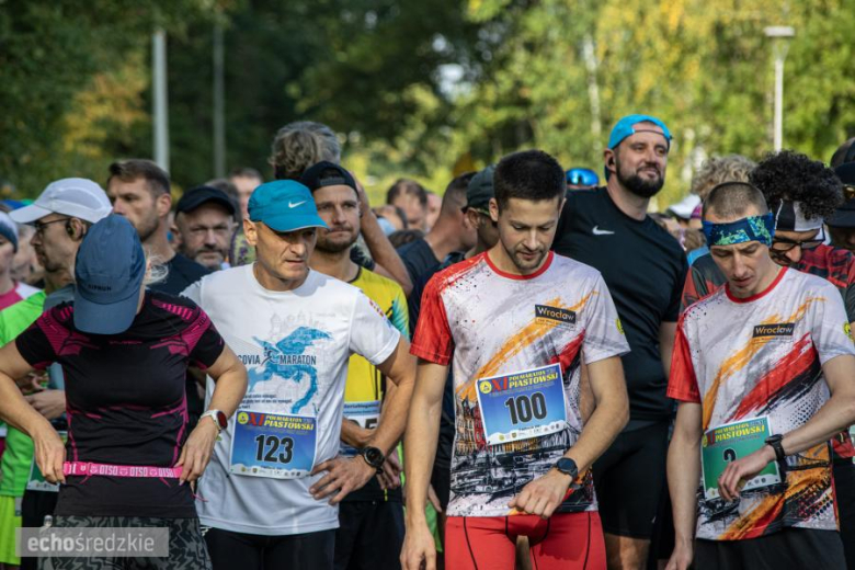 Biegowe emocje w jesiennej scenerii Wilkszyna. Za nami XI Półmaraton Piastowski