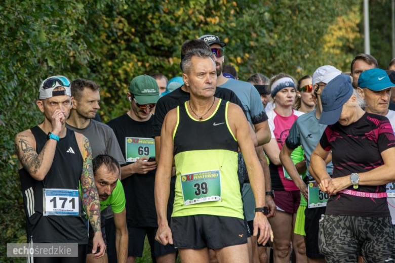 Biegowe emocje w jesiennej scenerii Wilkszyna. Za nami XI Półmaraton Piastowski