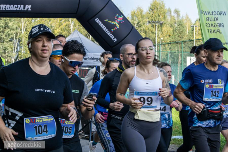 Biegowe emocje w jesiennej scenerii Wilkszyna. Za nami XI Półmaraton Piastowski