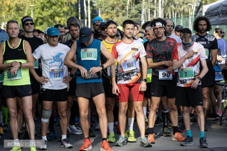 Biegowe emocje w jesiennej scenerii Wilkszyna. Za nami XI Półmaraton Piastowski