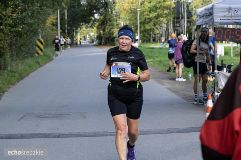 Biegowe emocje w jesiennej scenerii Wilkszyna. Za nami XI Półmaraton Piastowski