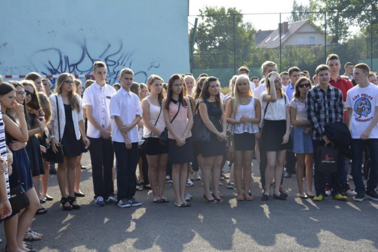 Rozpoczęcie roku szkolnego w szkole średniej w Środzie Śląskiej
