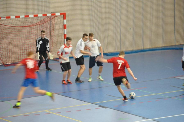 W turnieju brało udział 11 drużyn