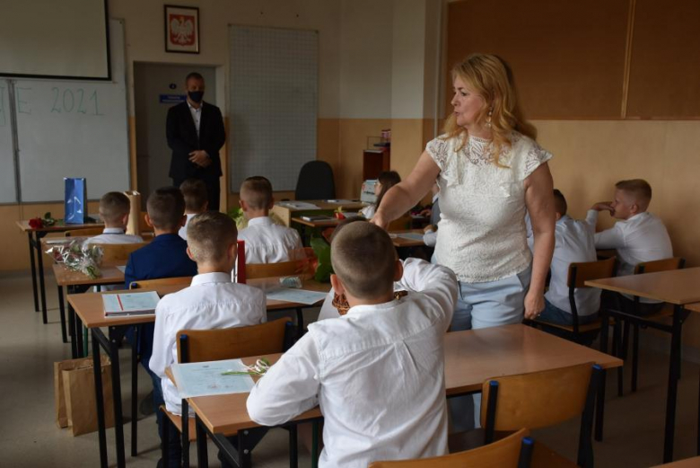 Zakończenie roku szkolnego 2020/2021 w szkołach na terenie powiatu średzkiego