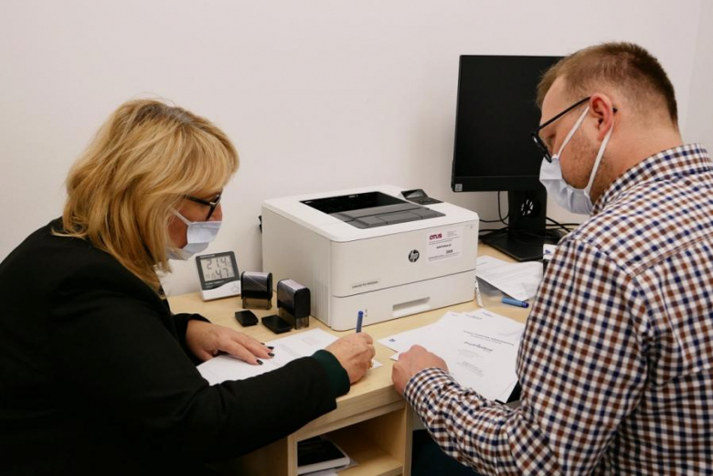 Dzięki darowiźnie Gminy Miękinia nowy sprzęt trafił do Średzkiego Centrum Zdrowia [Zdjęcia]