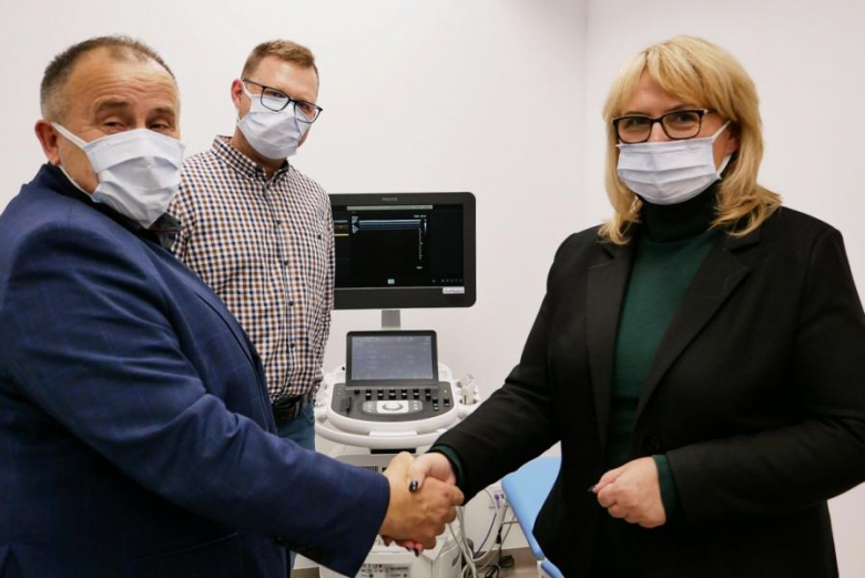 Dzięki darowiźnie Gminy Miękinia nowy sprzęt trafił do Średzkiego Centrum Zdrowia [Zdjęcia]
