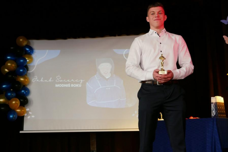 Powiatowe szkoły pożegnały maturzystów