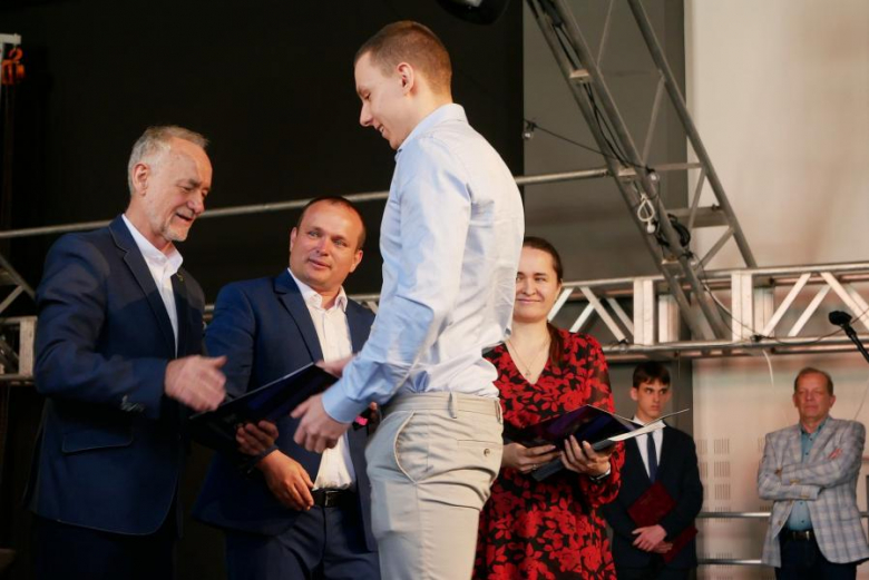 Powiatowe szkoły pożegnały maturzystów