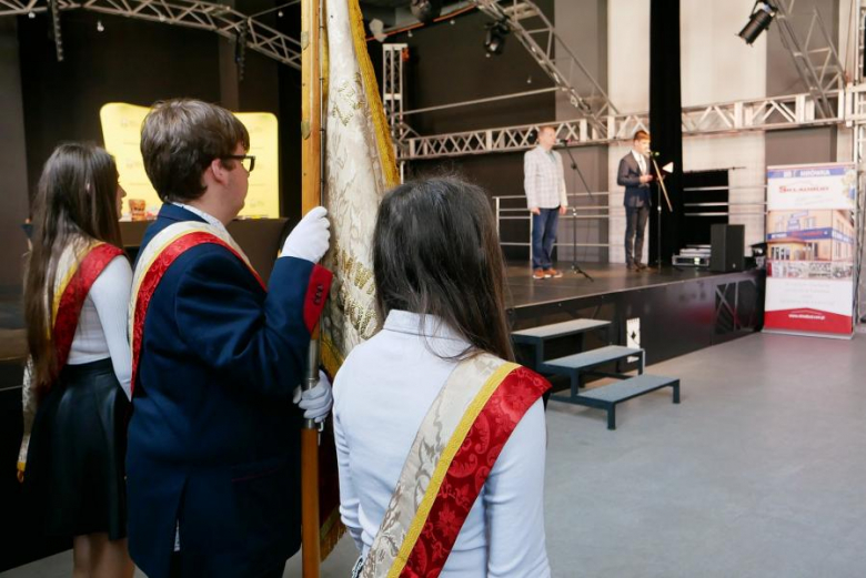 Powiatowe szkoły pożegnały maturzystów