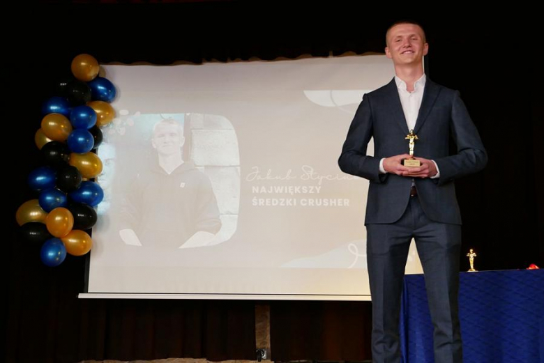 Powiatowe szkoły pożegnały maturzystów