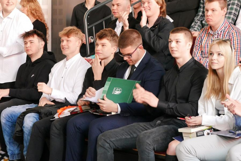 Powiatowe szkoły pożegnały maturzystów