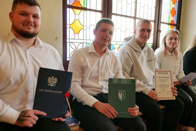Powiatowe szkoły pożegnały maturzystów