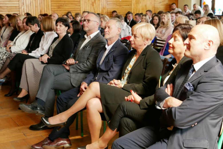 Powiatowe szkoły pożegnały maturzystów