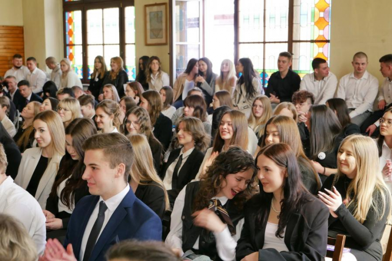 Powiatowe szkoły pożegnały maturzystów