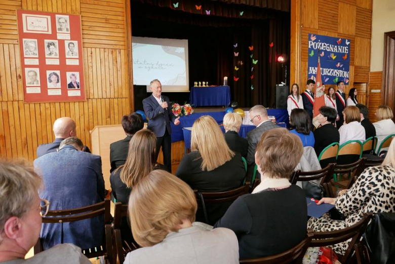 Powiatowe szkoły pożegnały maturzystów