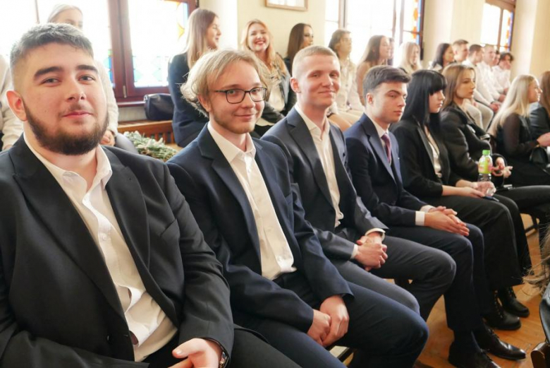 Powiatowe szkoły pożegnały maturzystów