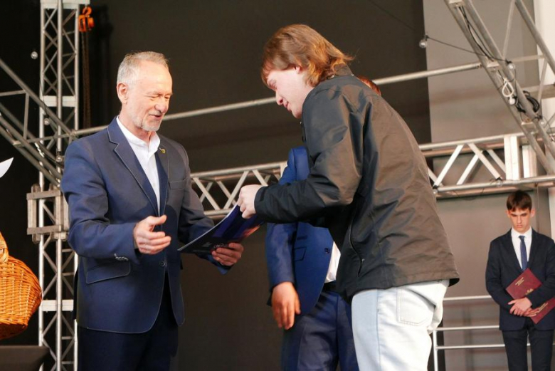 Powiatowe szkoły pożegnały maturzystów