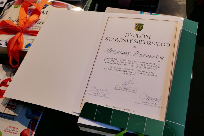 Powiatowe szkoły pożegnały maturzystów