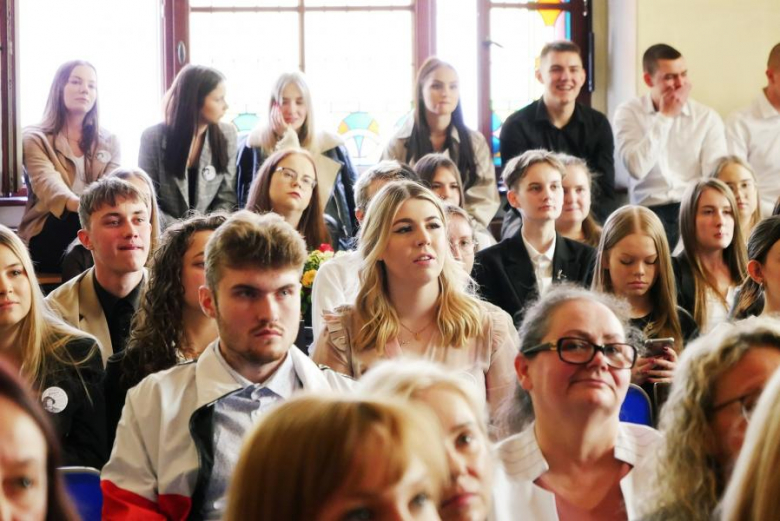 Powiatowe szkoły pożegnały maturzystów