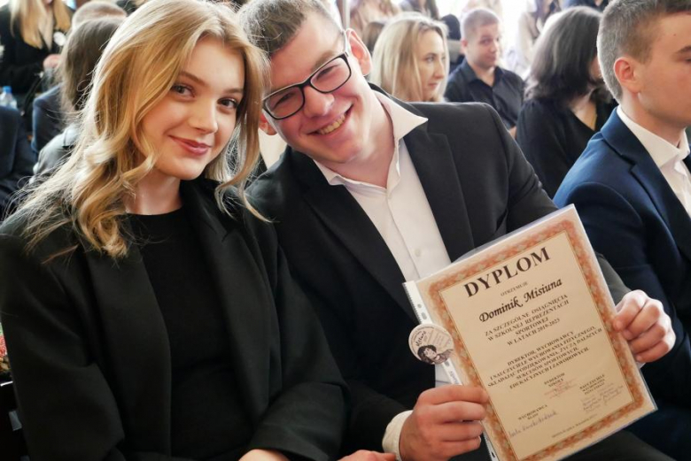 Powiatowe szkoły pożegnały maturzystów