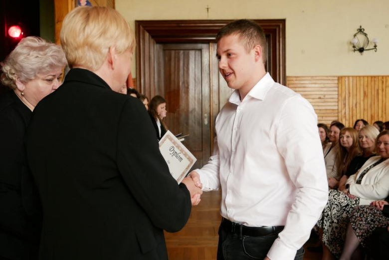 Powiatowe szkoły pożegnały maturzystów