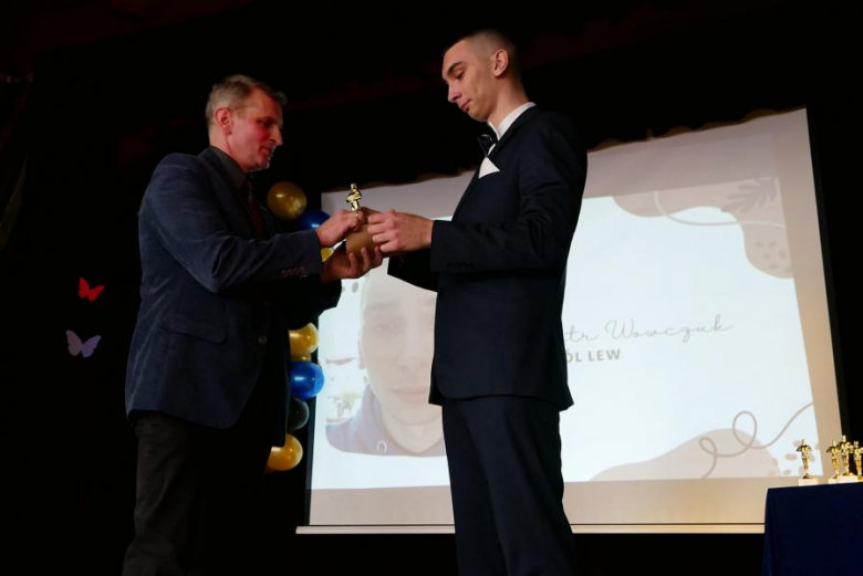 Powiatowe szkoły pożegnały maturzystów