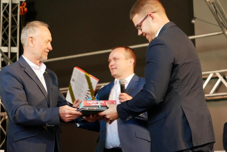 Powiatowe szkoły pożegnały maturzystów