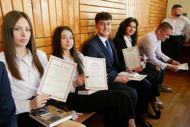 Powiatowe szkoły pożegnały maturzystów