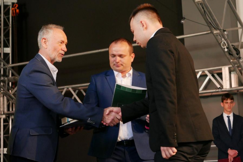 Powiatowe szkoły pożegnały maturzystów