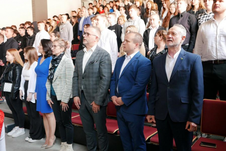 Powiatowe szkoły pożegnały maturzystów