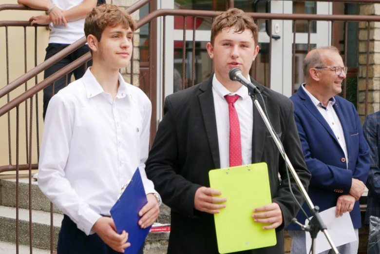 Zakończenie roku szkolnego w powiatowych szkołach średnich