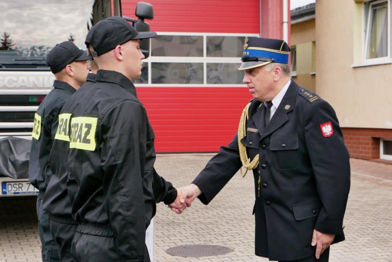 Ślubowanie wraz z nadaniem stopni służbowych trzem nowym funkcjonariuszom