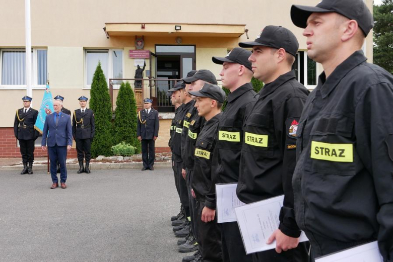 Ślubowanie wraz z nadaniem stopni służbowych trzem nowym funkcjonariuszom