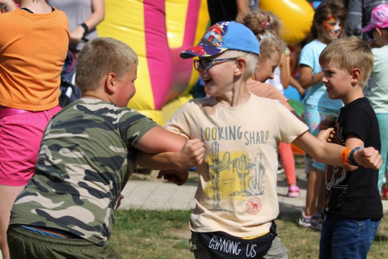 Lato z Komarami w Malczycach