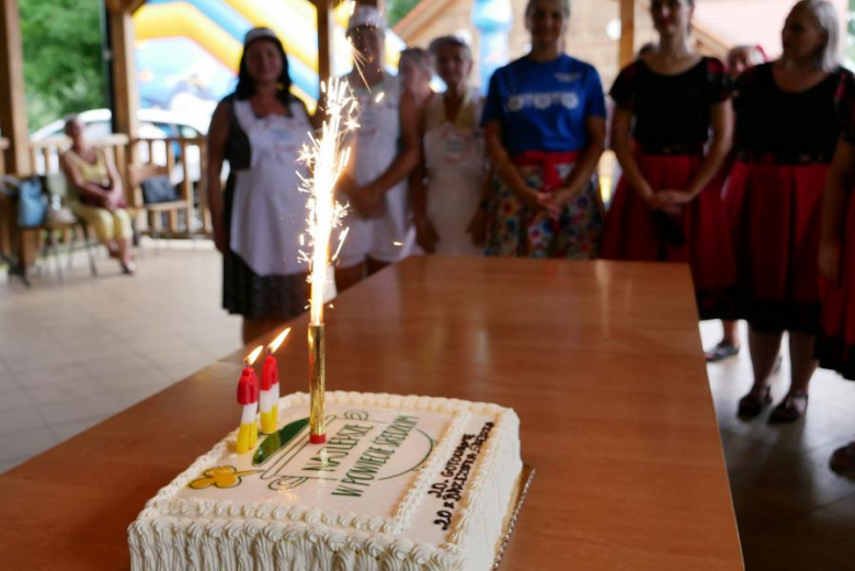 Ponad pięćdziesiąt osób nie wystraszyło się pogody i wzięło udział w powiatowym rajdzie rowerowym na