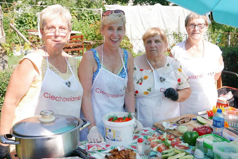 Ponad pięćdziesiąt osób nie wystraszyło się pogody i wzięło udział w powiatowym rajdzie rowerowym na