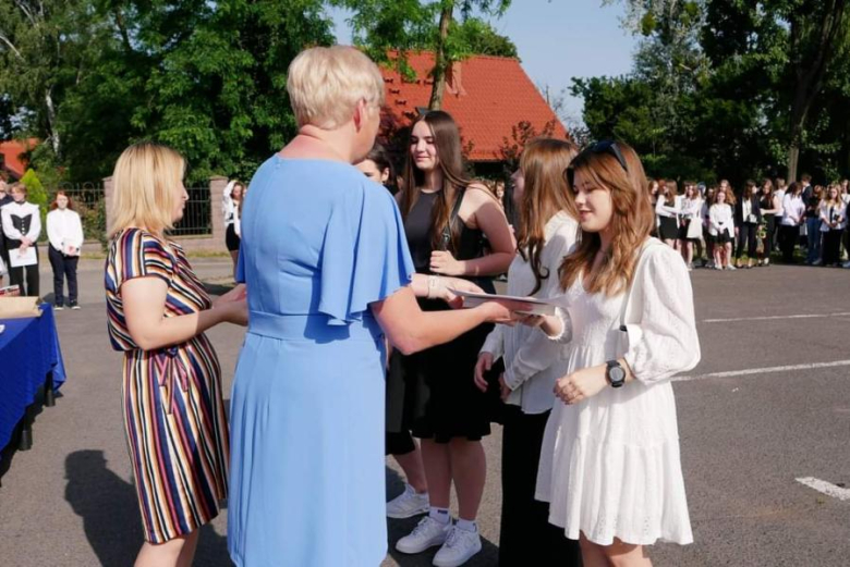 Powiatowe placówki oświatowe zakończyły rok szkolny