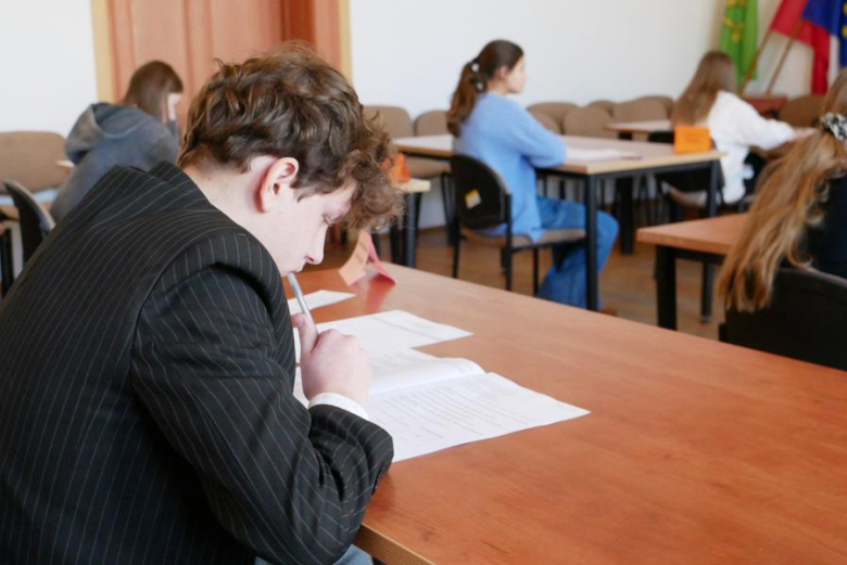 Od języka polskiego rozpoczęły się powiatowe etapy konkursu zDolny Ślązak