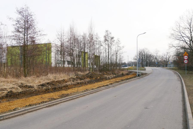 Budowa nowego chodnika w Środzie Śląskiej