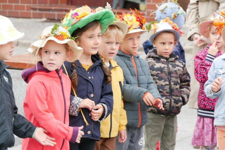 Przedszkolaki z Publicznego Przedszkola nr 3 „Pod Topolą” powitały jesień w Środzie Śląskiej