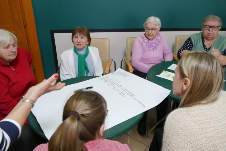 Spotkanie o bezpieczeństwie i potrzebach seniorów w Domu Kultury