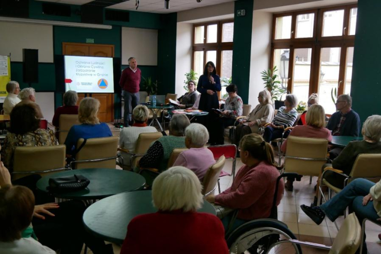 Spotkanie o bezpieczeństwie i potrzebach seniorów w Domu Kultury