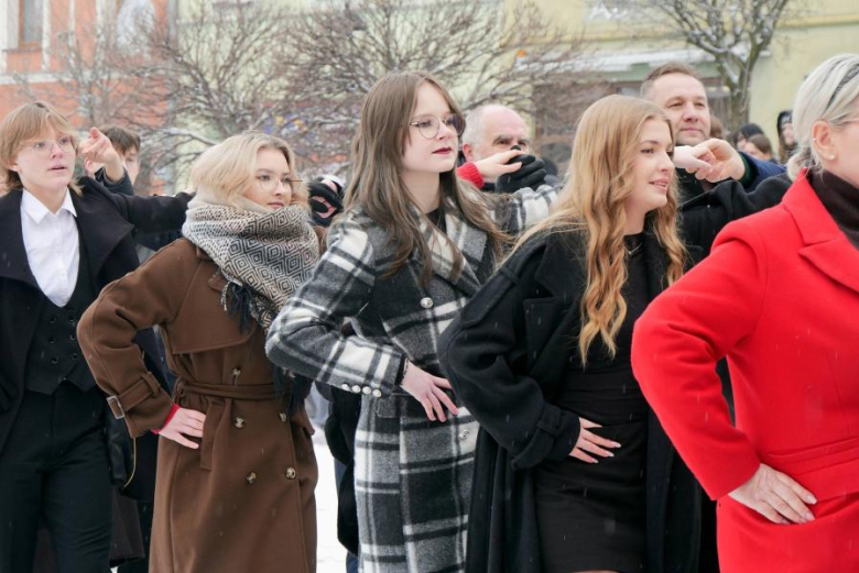 Średzcy maturzyści zatańczyli dla Rolanda